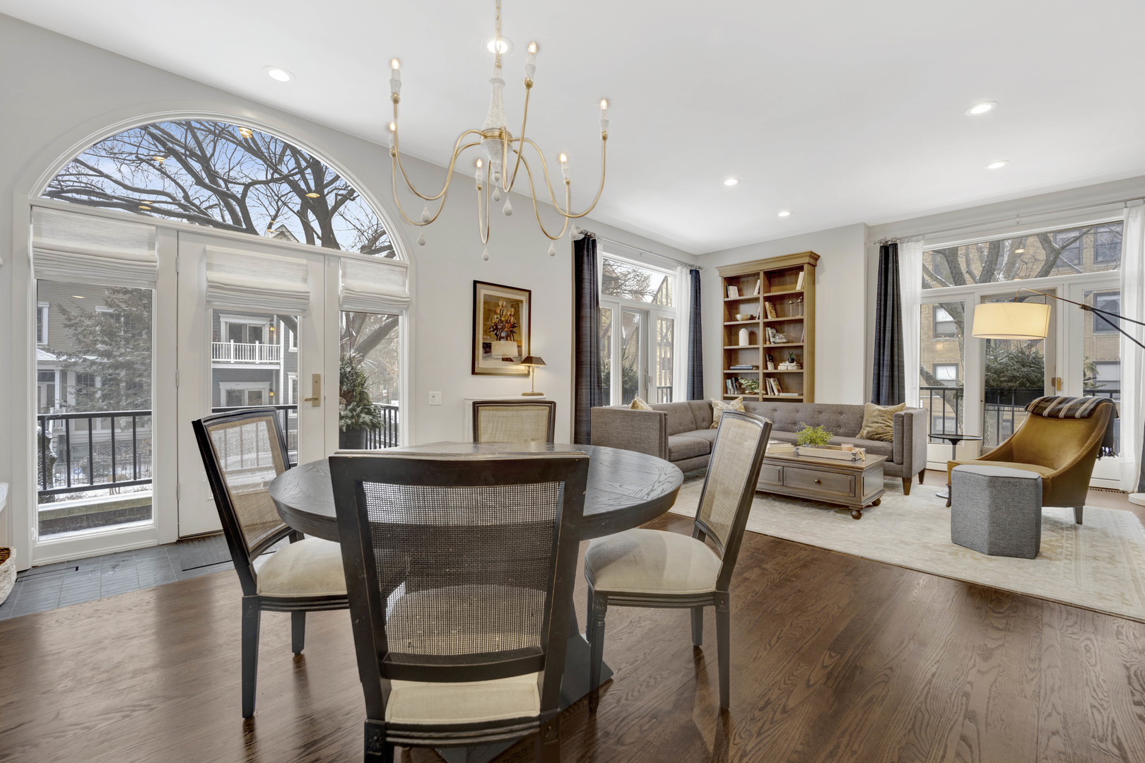 2525 N Seminary Avenue