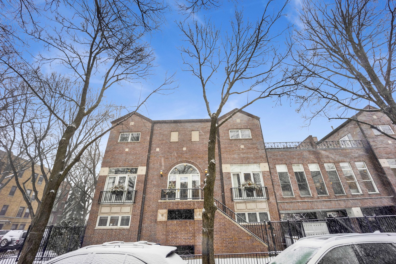 2525 N Seminary Avenue