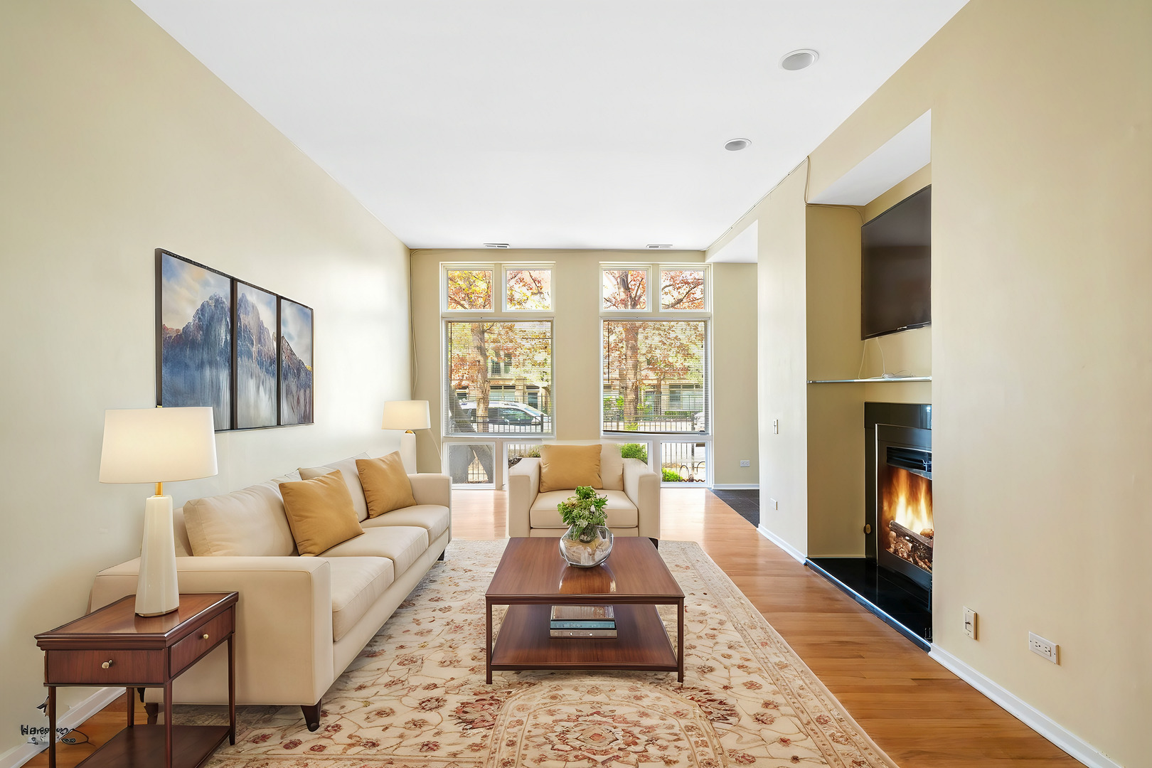 2723 N Southport Avenue Unit: FRNT