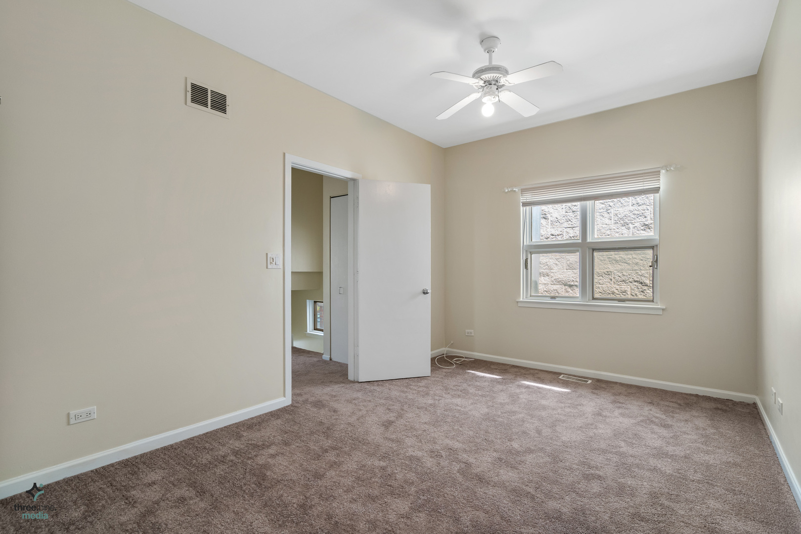 2723 N Southport Avenue Unit: FRNT