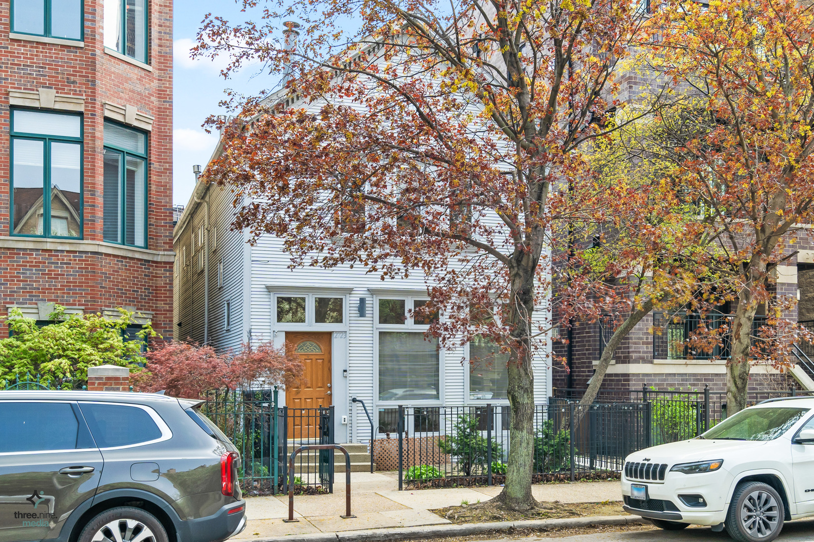 2723 N Southport Avenue Unit: FRNT