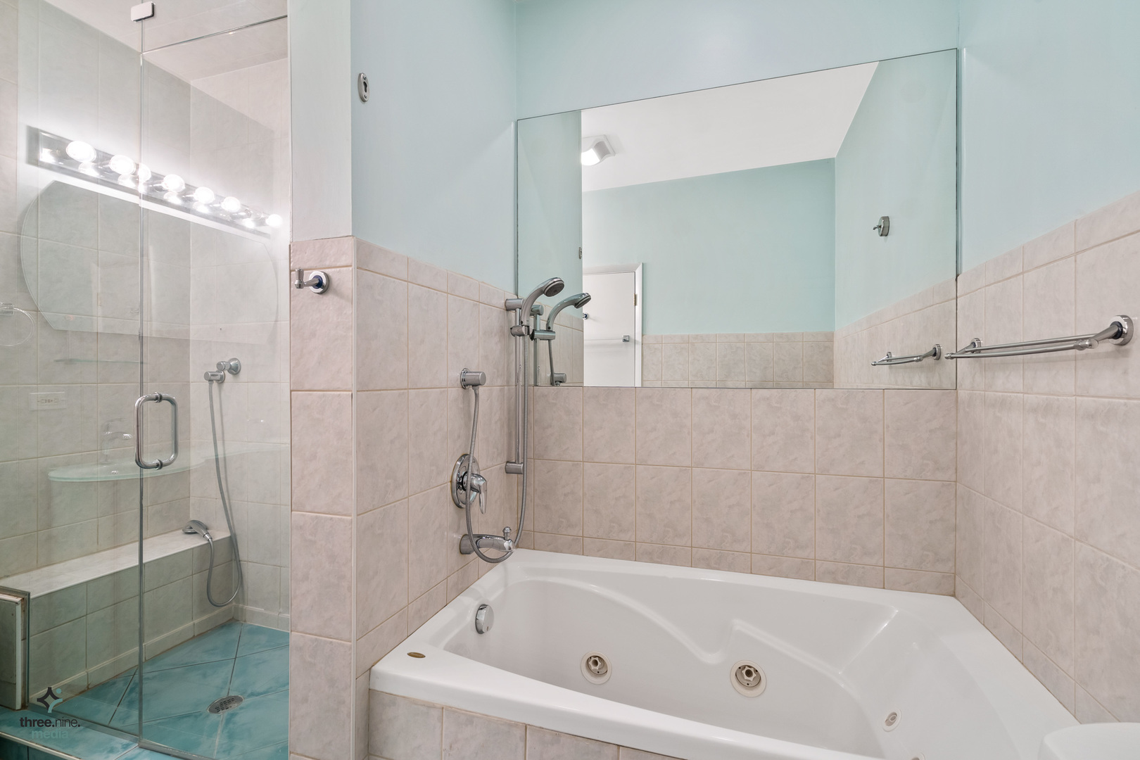 2723 N Southport Avenue Unit: FRNT