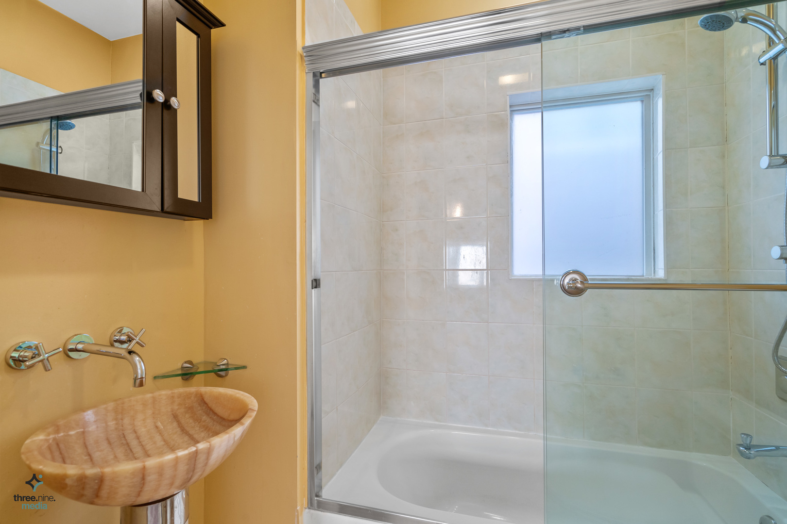 2723 N Southport Avenue Unit: FRNT