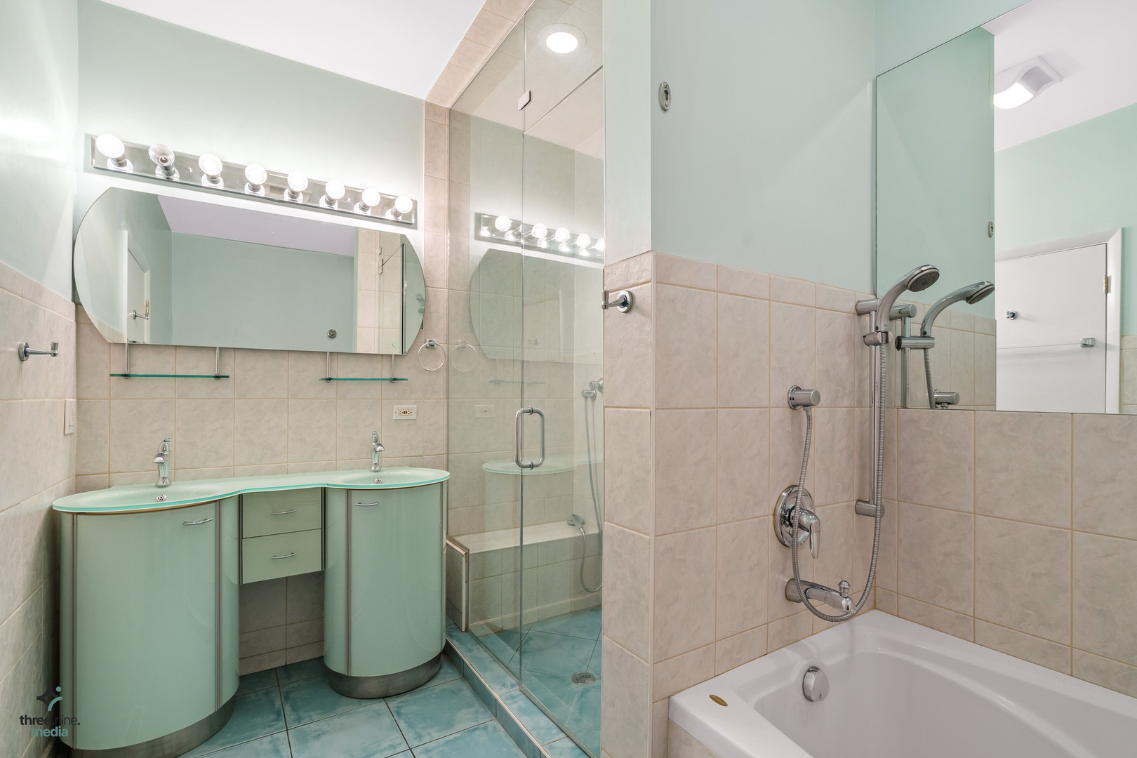 2723 N Southport Avenue Unit: FRNT