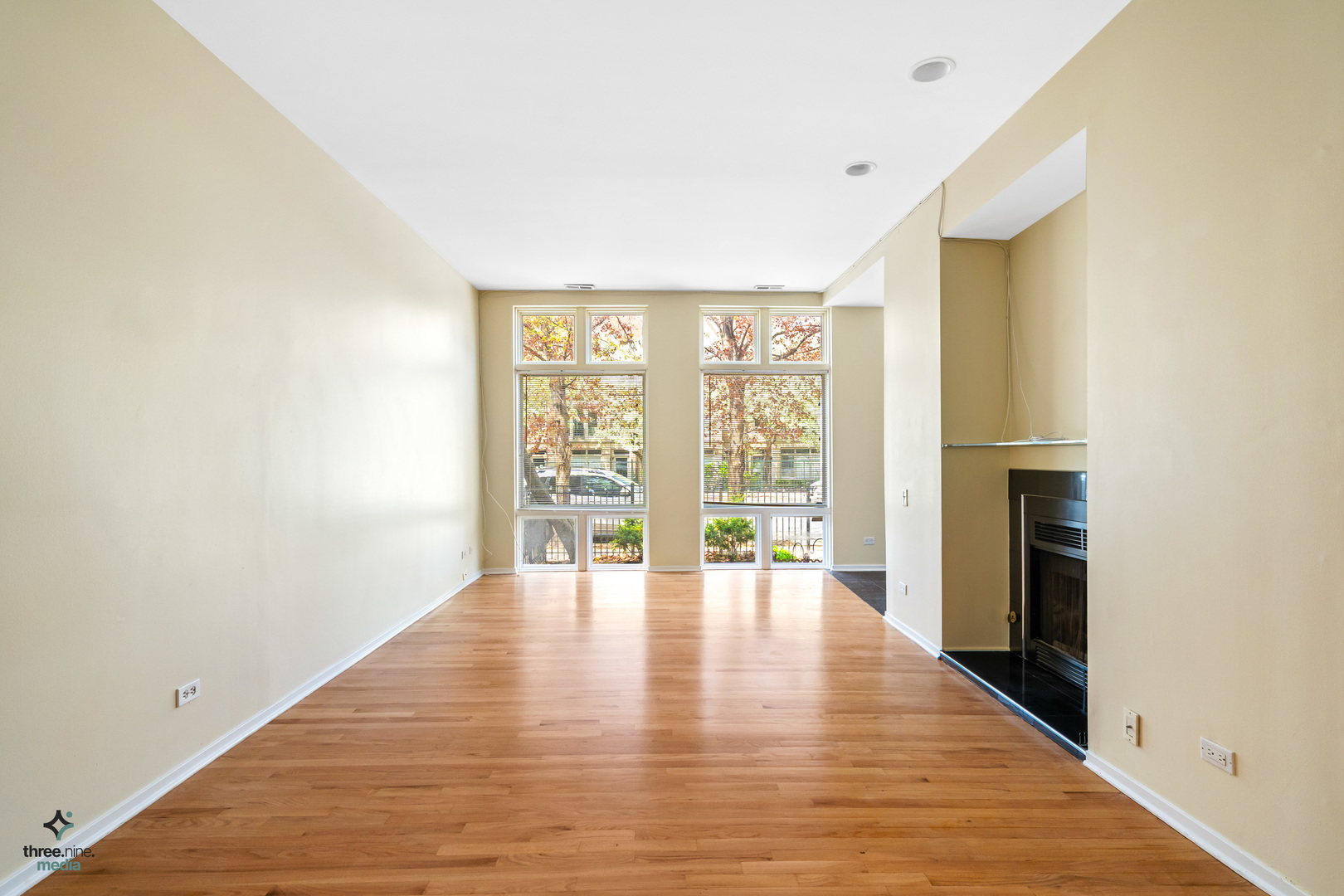 2723 N Southport Avenue Unit: FRNT