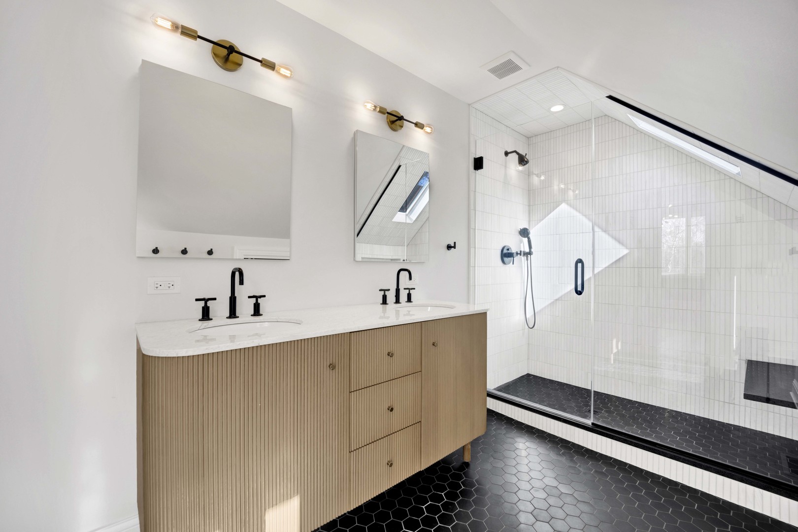 3516 N HAMILTON Avenue