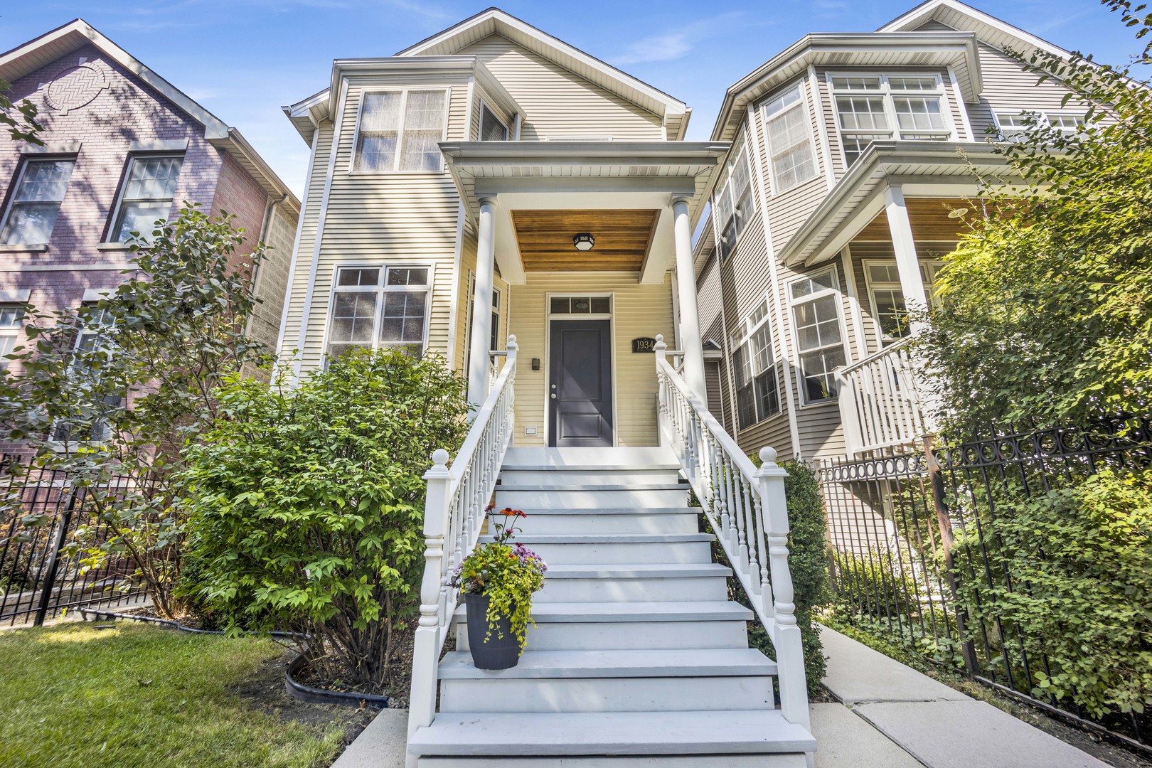 1934 W George Street