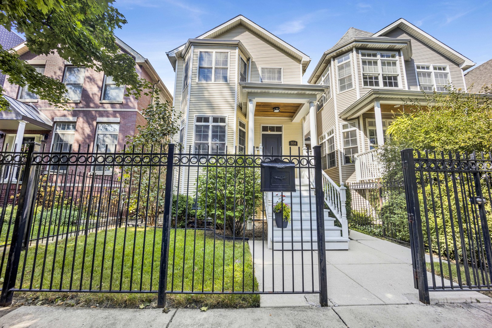 1934 W George Street