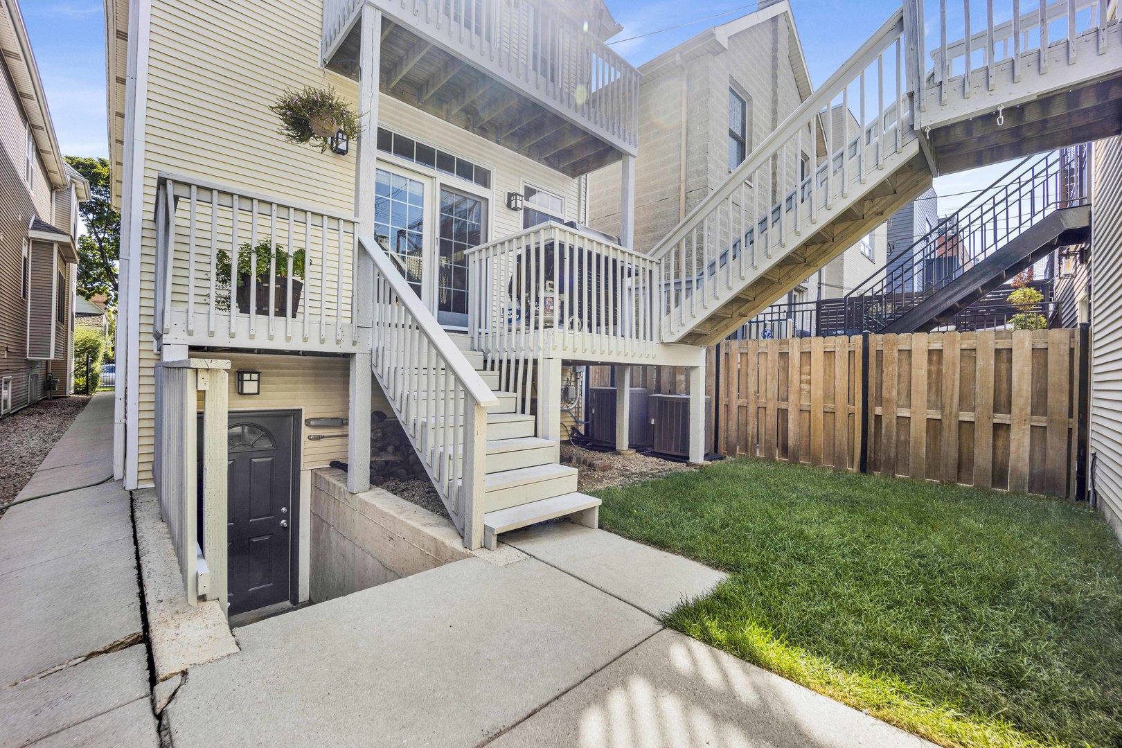 1934 W George Street