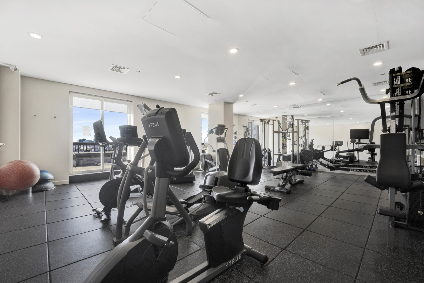 1301 N DEARBORN Parkway Unit: 1306