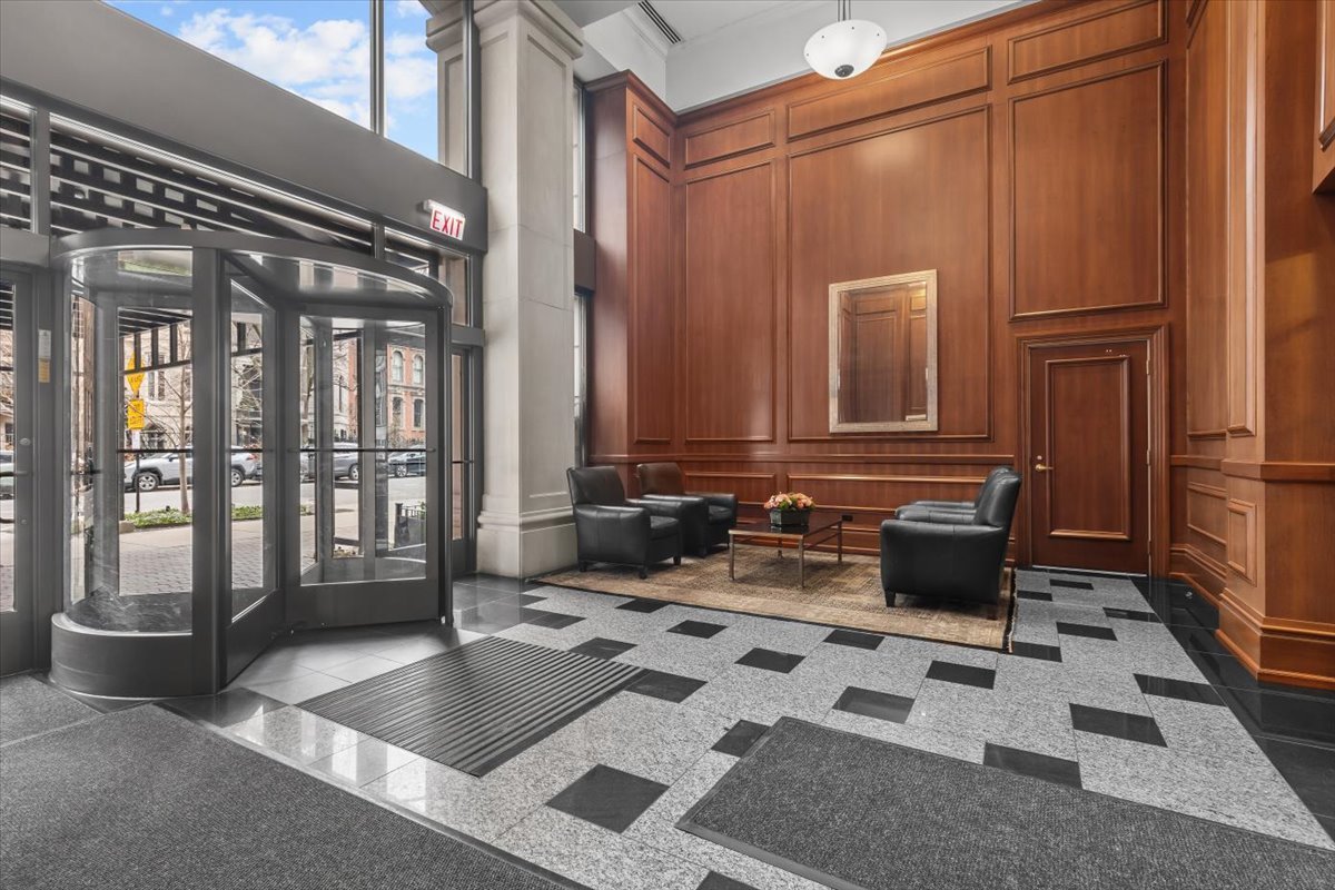 1301 N DEARBORN Parkway Unit: 1306