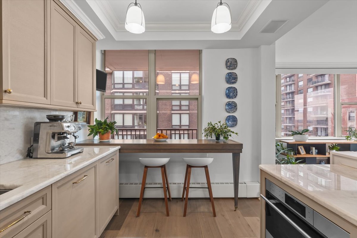 1301 N DEARBORN Parkway Unit: 1306
