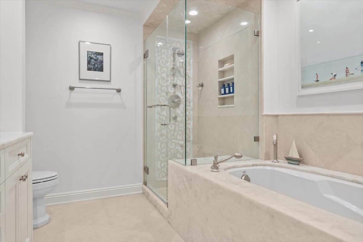 1301 N DEARBORN Parkway Unit: 1306
