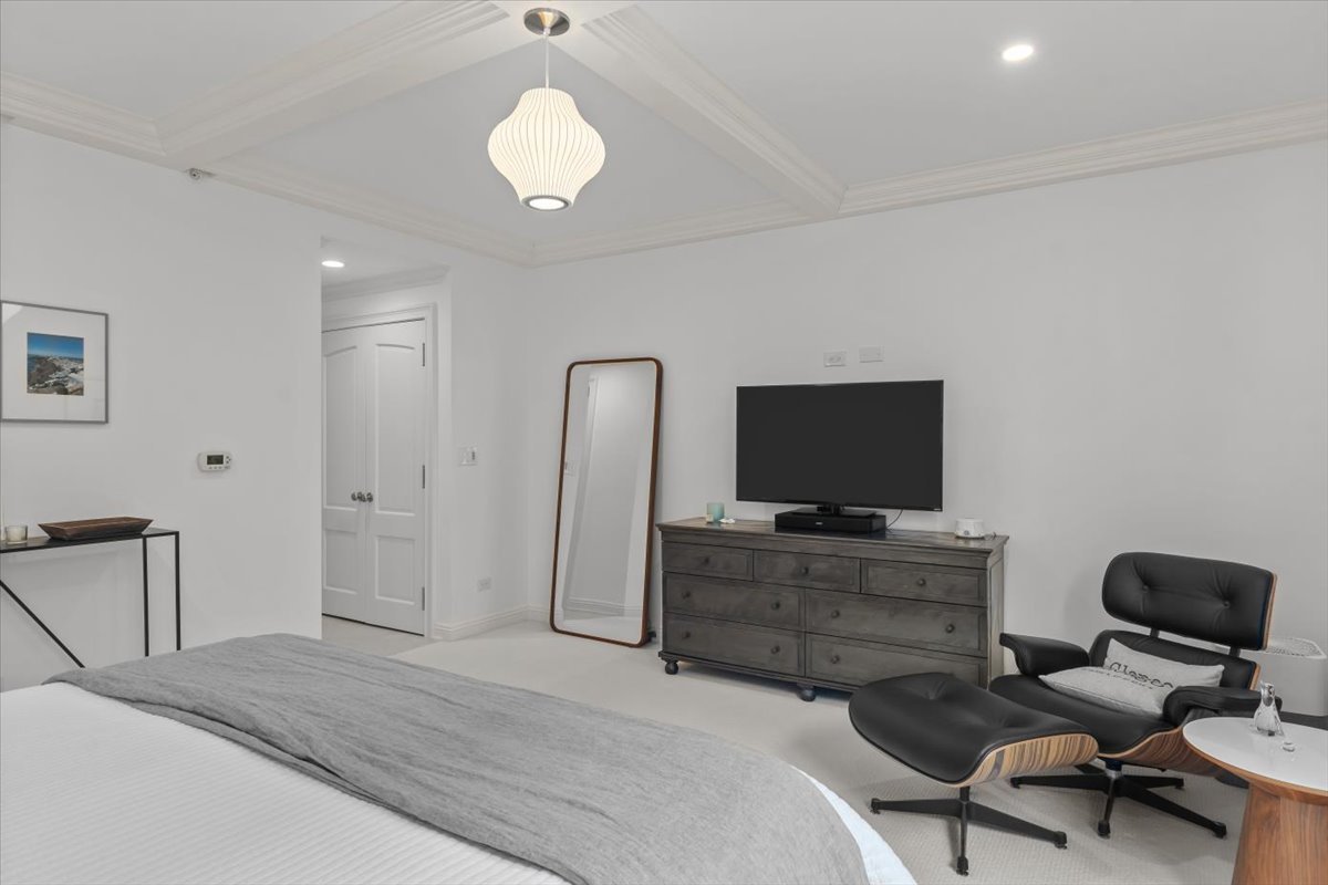 1301 N DEARBORN Parkway Unit: 1306