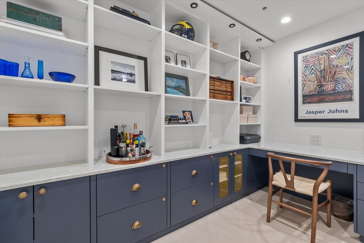 1301 N DEARBORN Parkway Unit: 1306