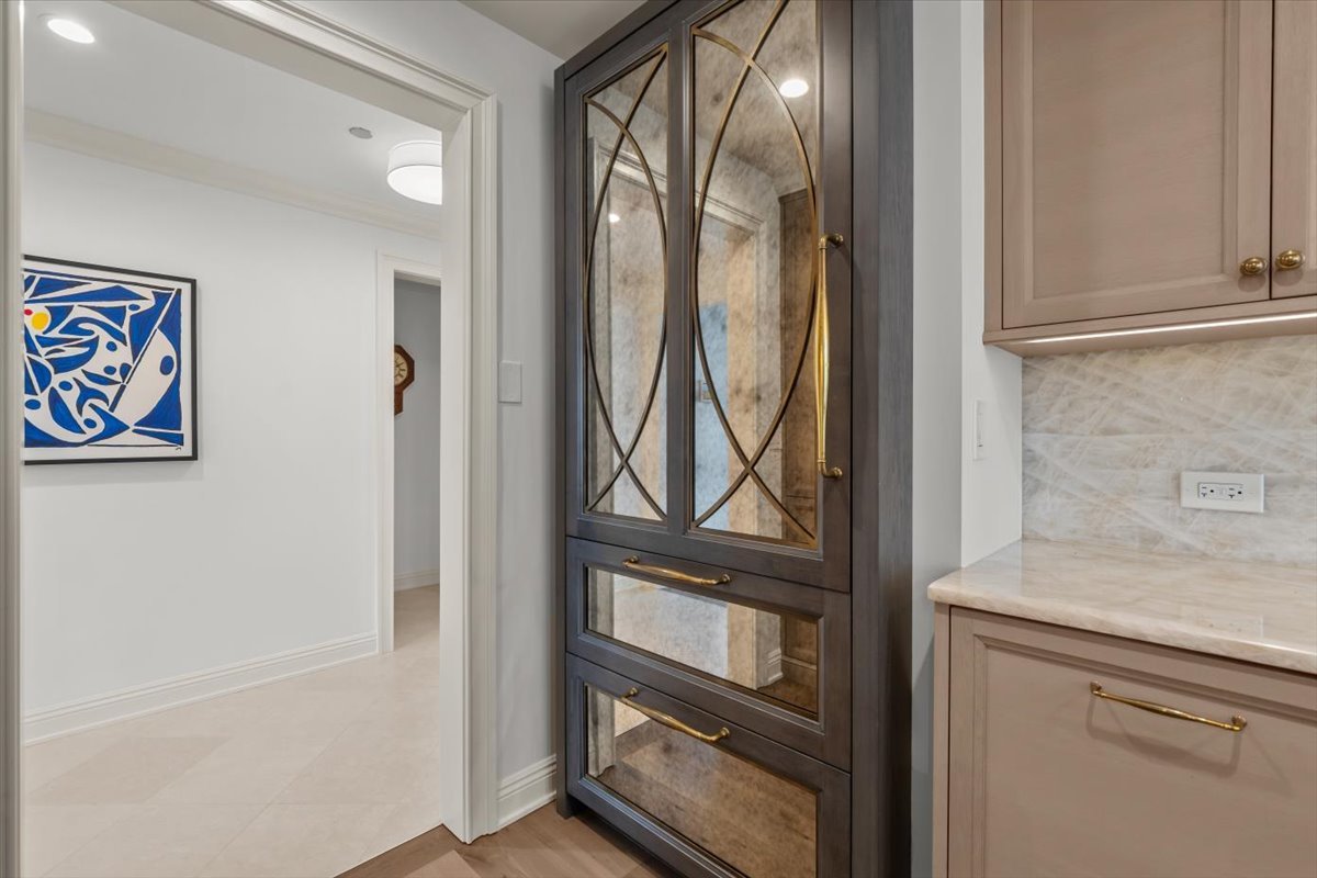 1301 N DEARBORN Parkway Unit: 1306