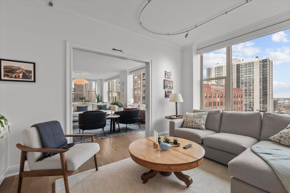 1301 N DEARBORN Parkway Unit: 1306