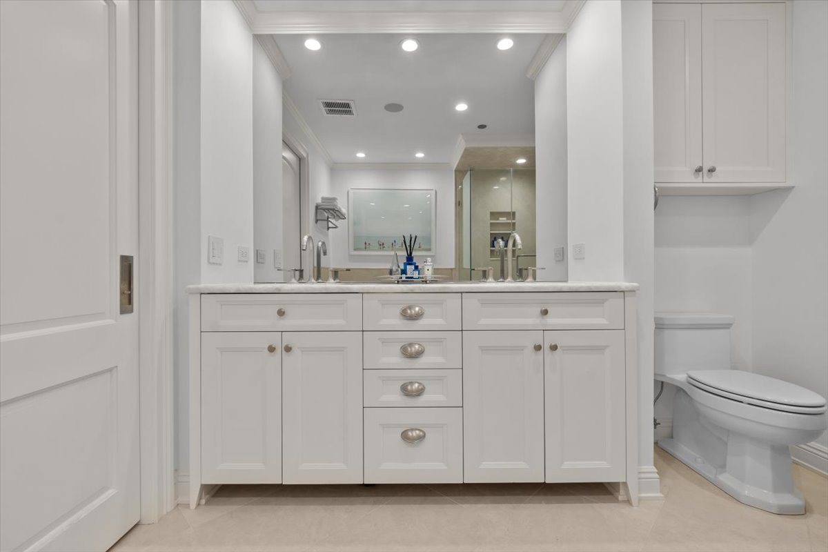 1301 N DEARBORN Parkway Unit: 1306