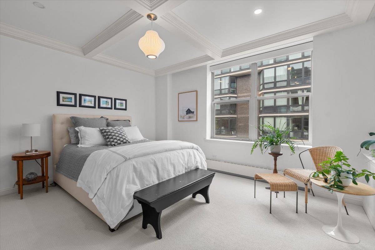 1301 N DEARBORN Parkway Unit: 1306