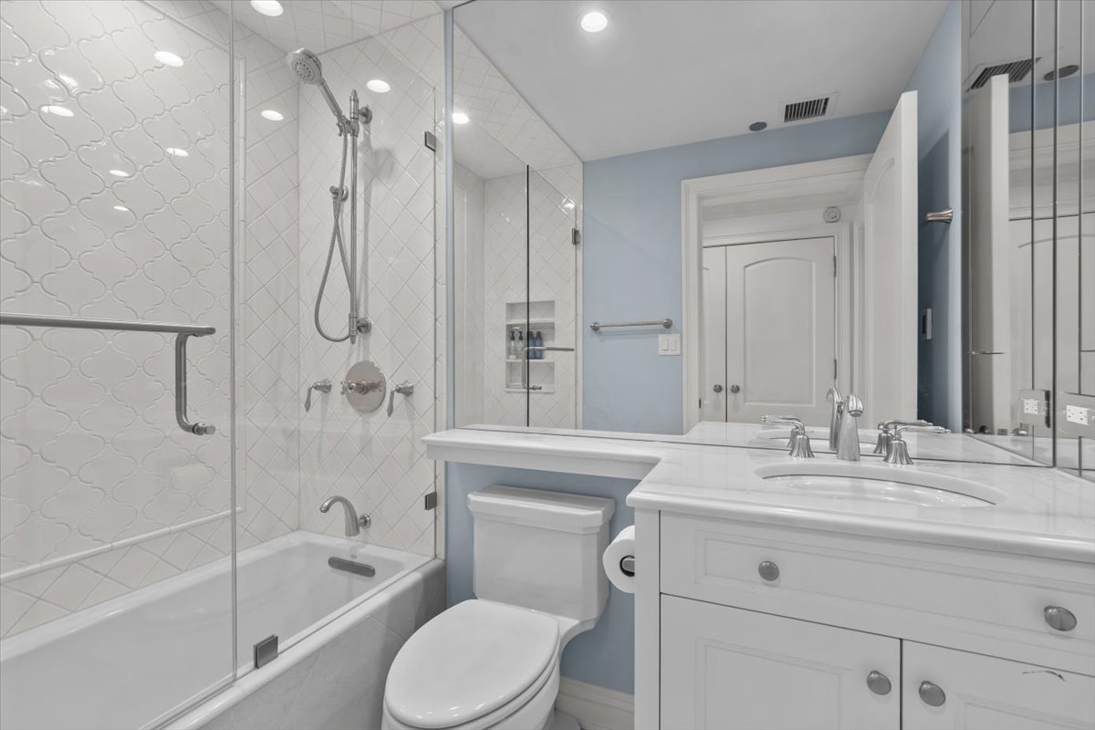 1301 N DEARBORN Parkway Unit: 1306