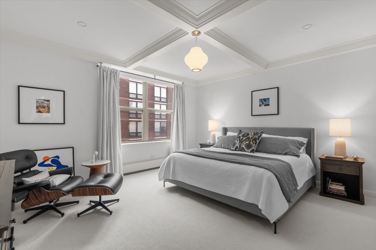 1301 N DEARBORN Parkway Unit: 1306