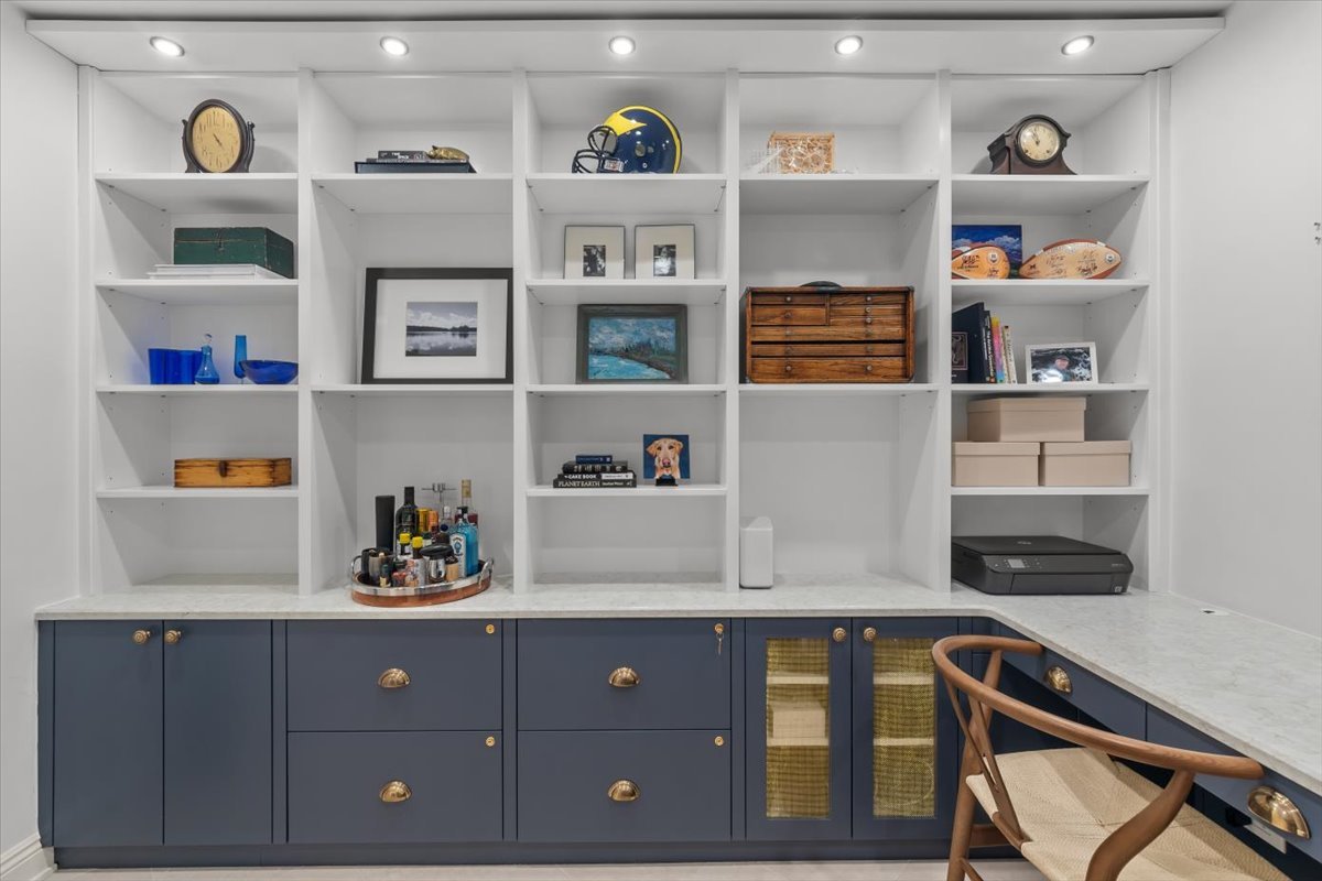 1301 N DEARBORN Parkway Unit: 1306