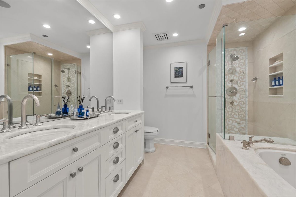 1301 N DEARBORN Parkway Unit: 1306