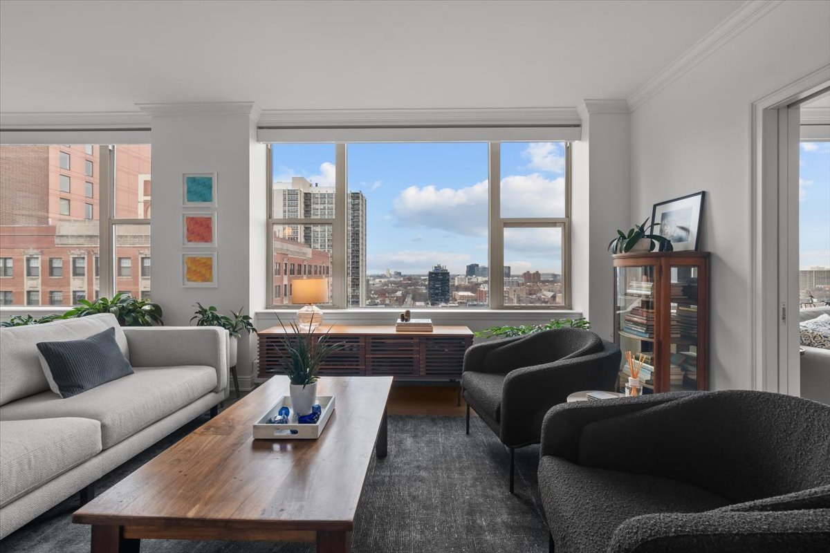 1301 N DEARBORN Parkway Unit: 1306