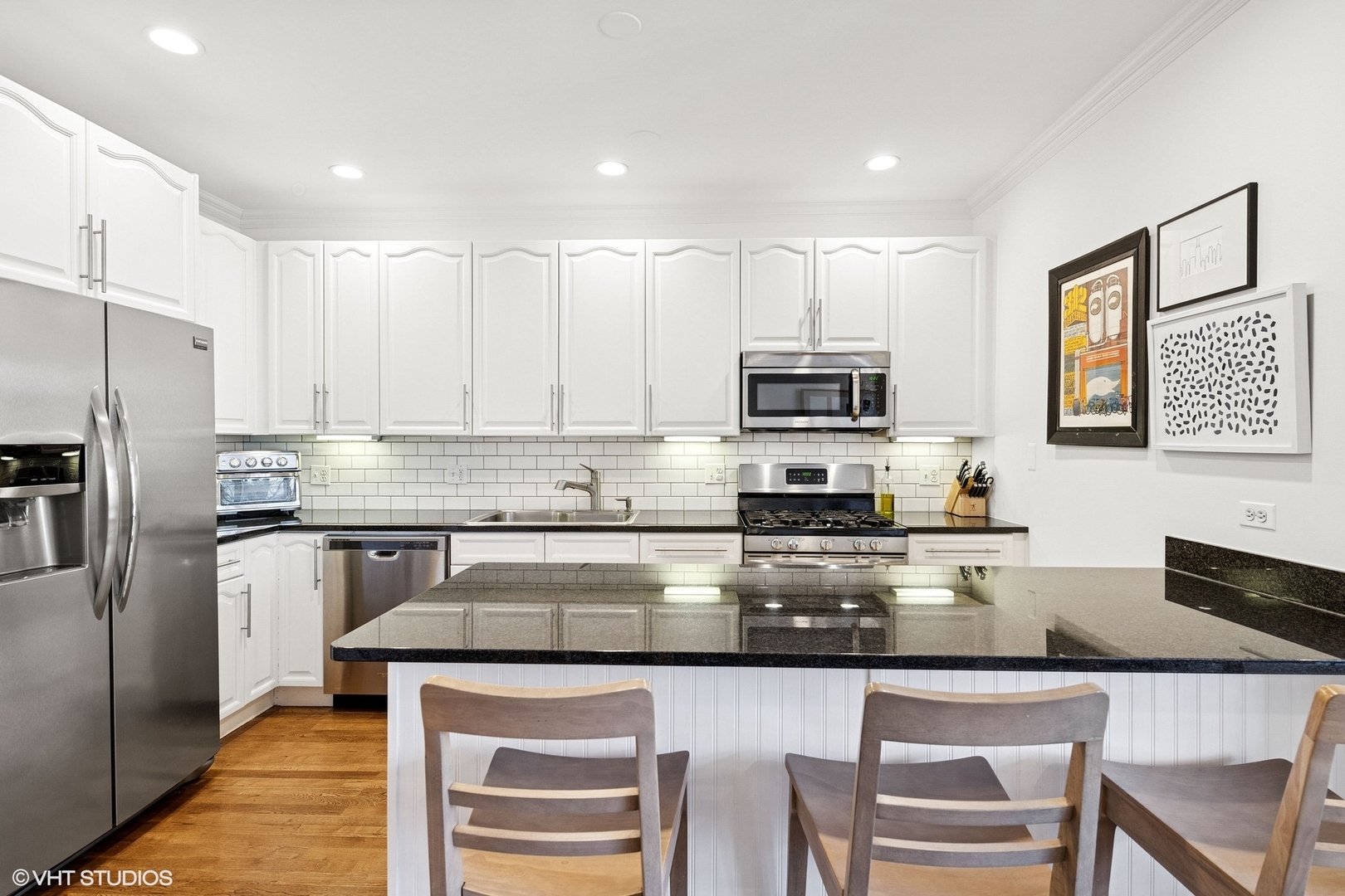 2139 W Roscoe Street Unit: 2E