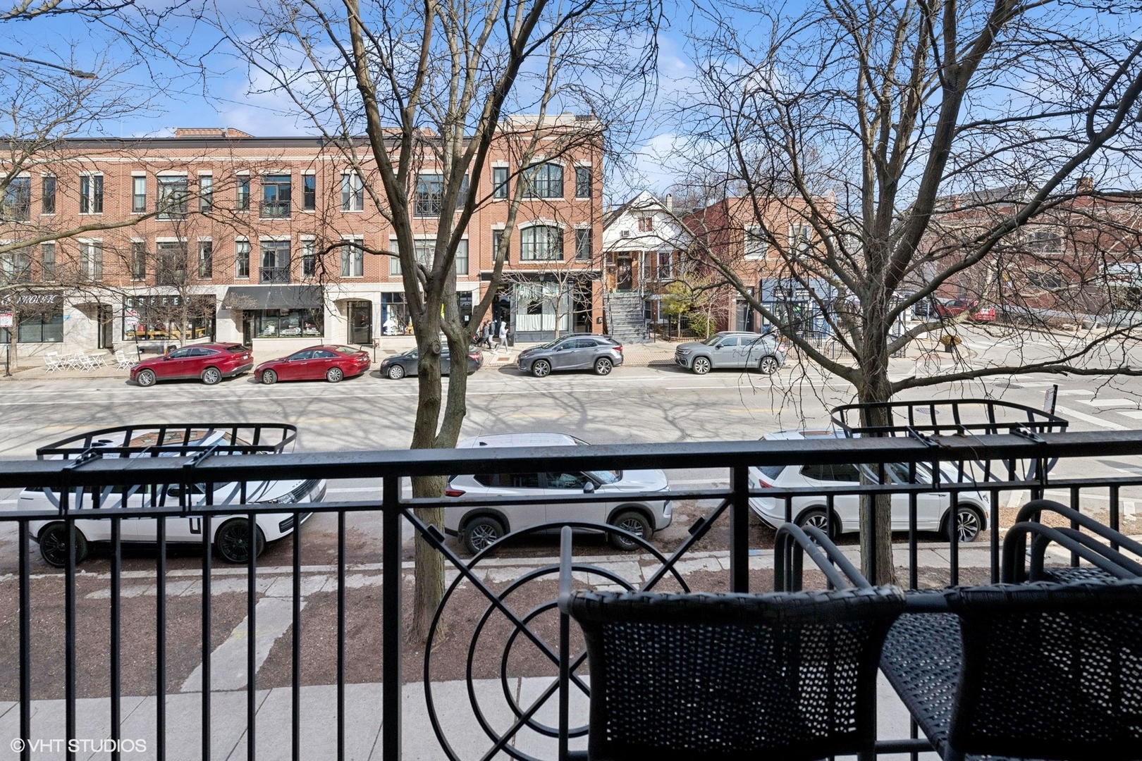 2139 W Roscoe Street Unit: 2E