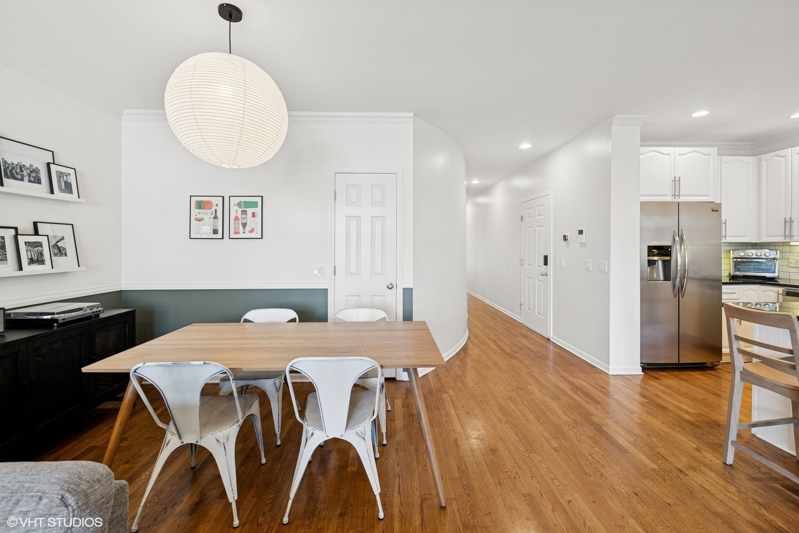 2139 W Roscoe Street Unit: 2E