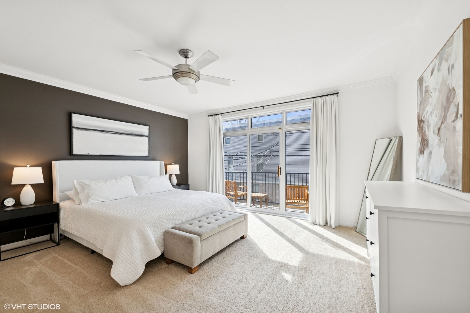 2139 W Roscoe Street Unit: 2E