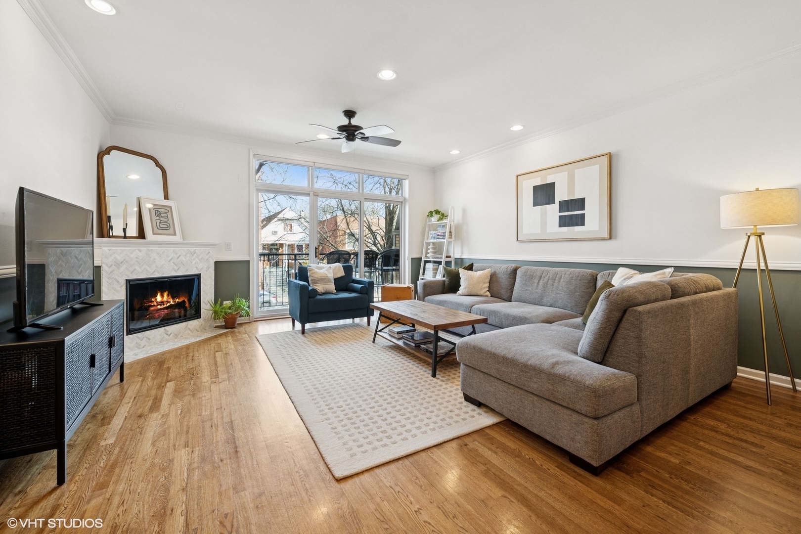 2139 W Roscoe Street Unit: 2E
