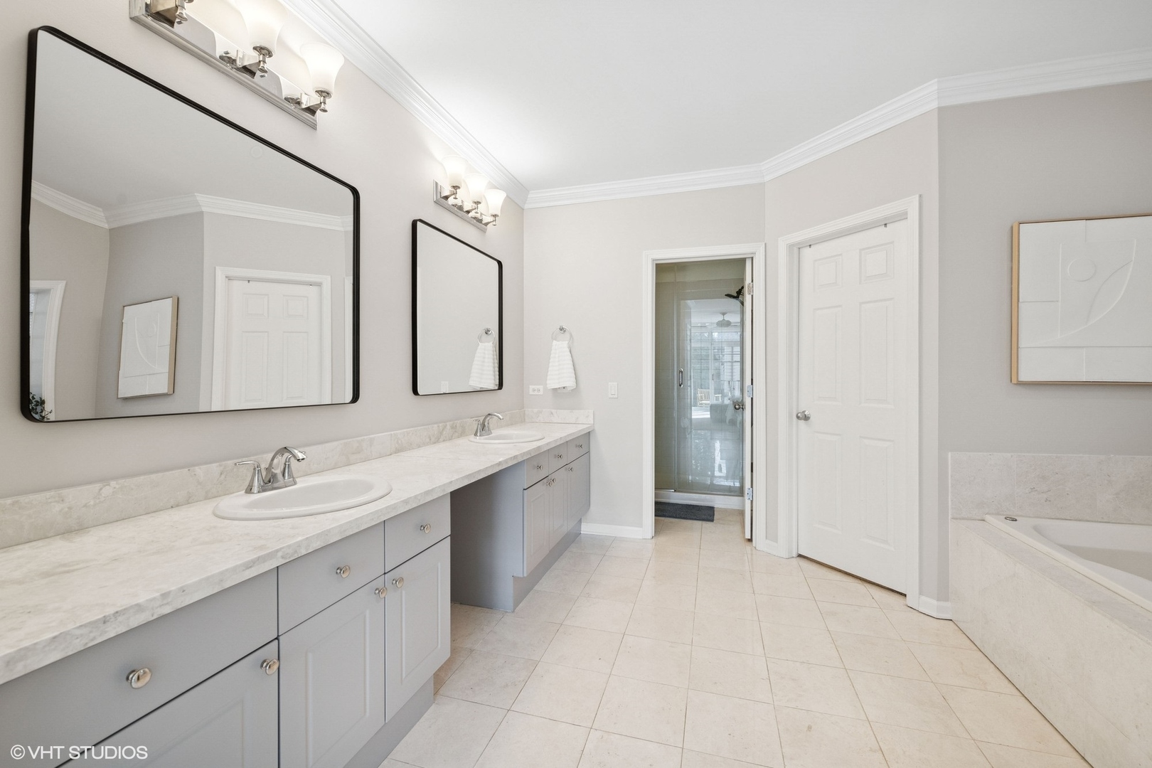 2139 W Roscoe Street Unit: 2E