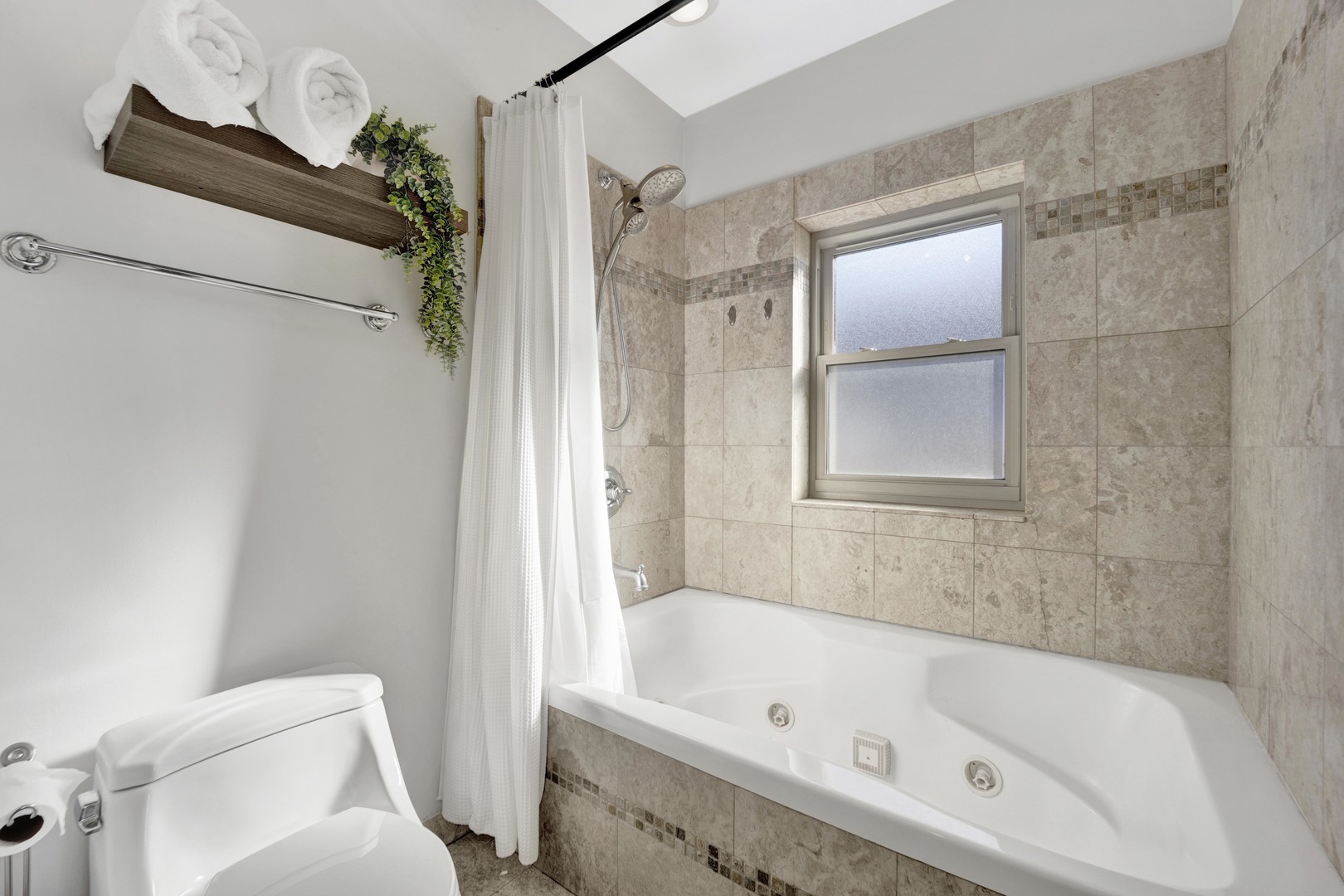 2525 W FARRAGUT Avenue Unit: 3E