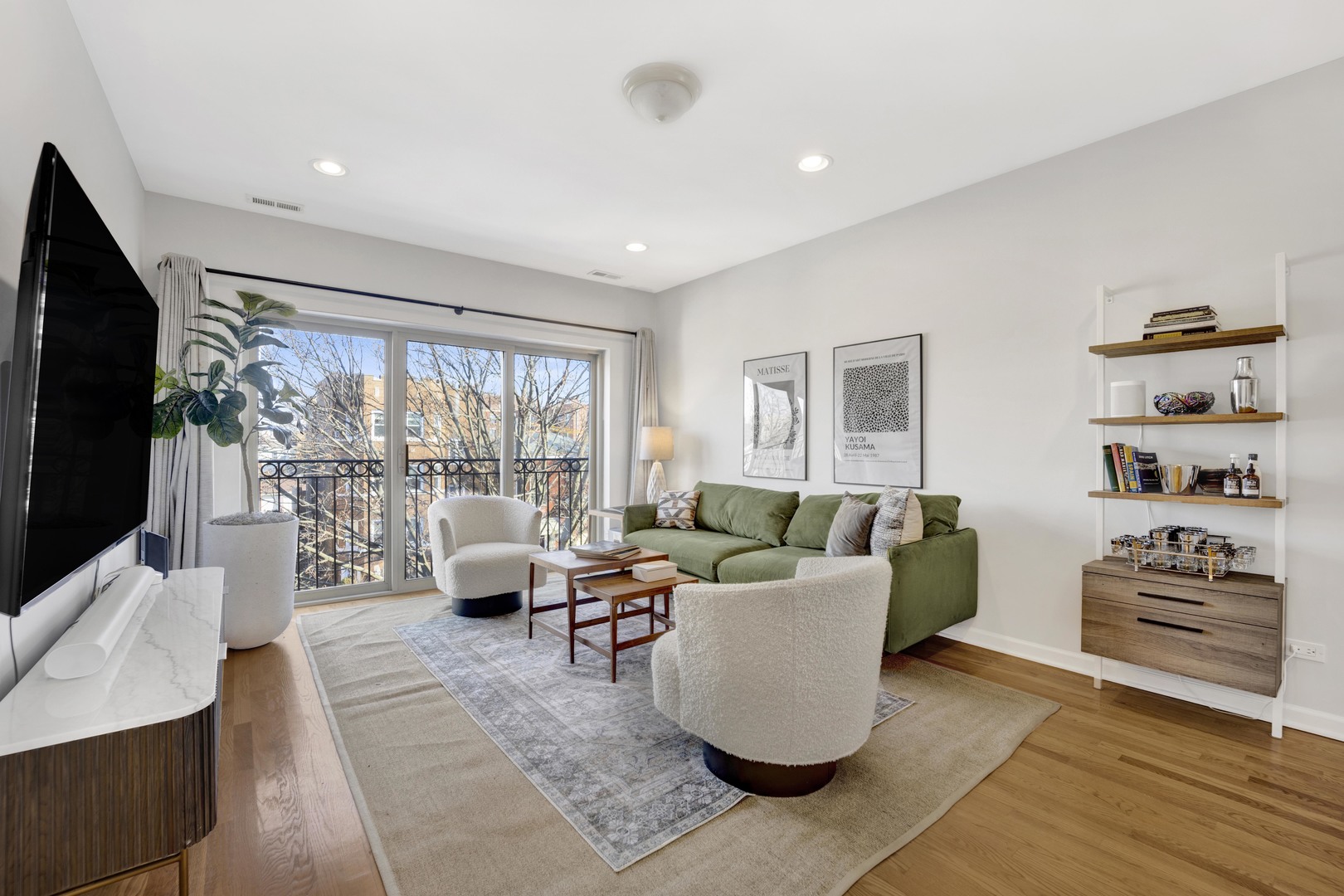 2525 W FARRAGUT Avenue Unit: 3E
