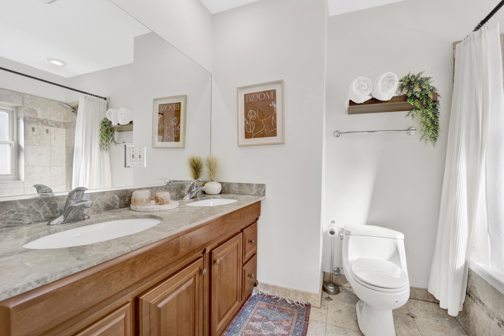 2525 W FARRAGUT Avenue Unit: 3E
