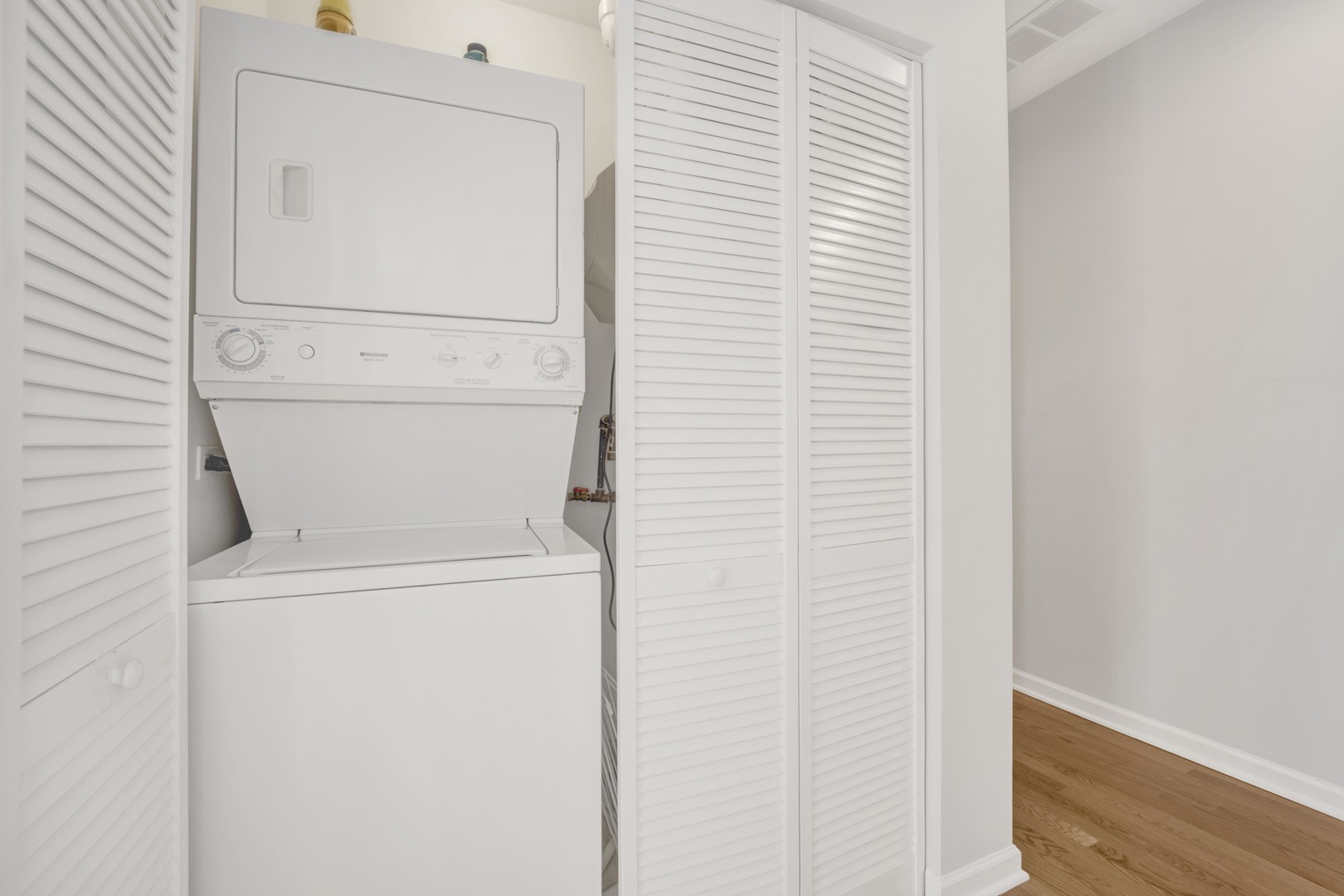 2525 W FARRAGUT Avenue Unit: 3E