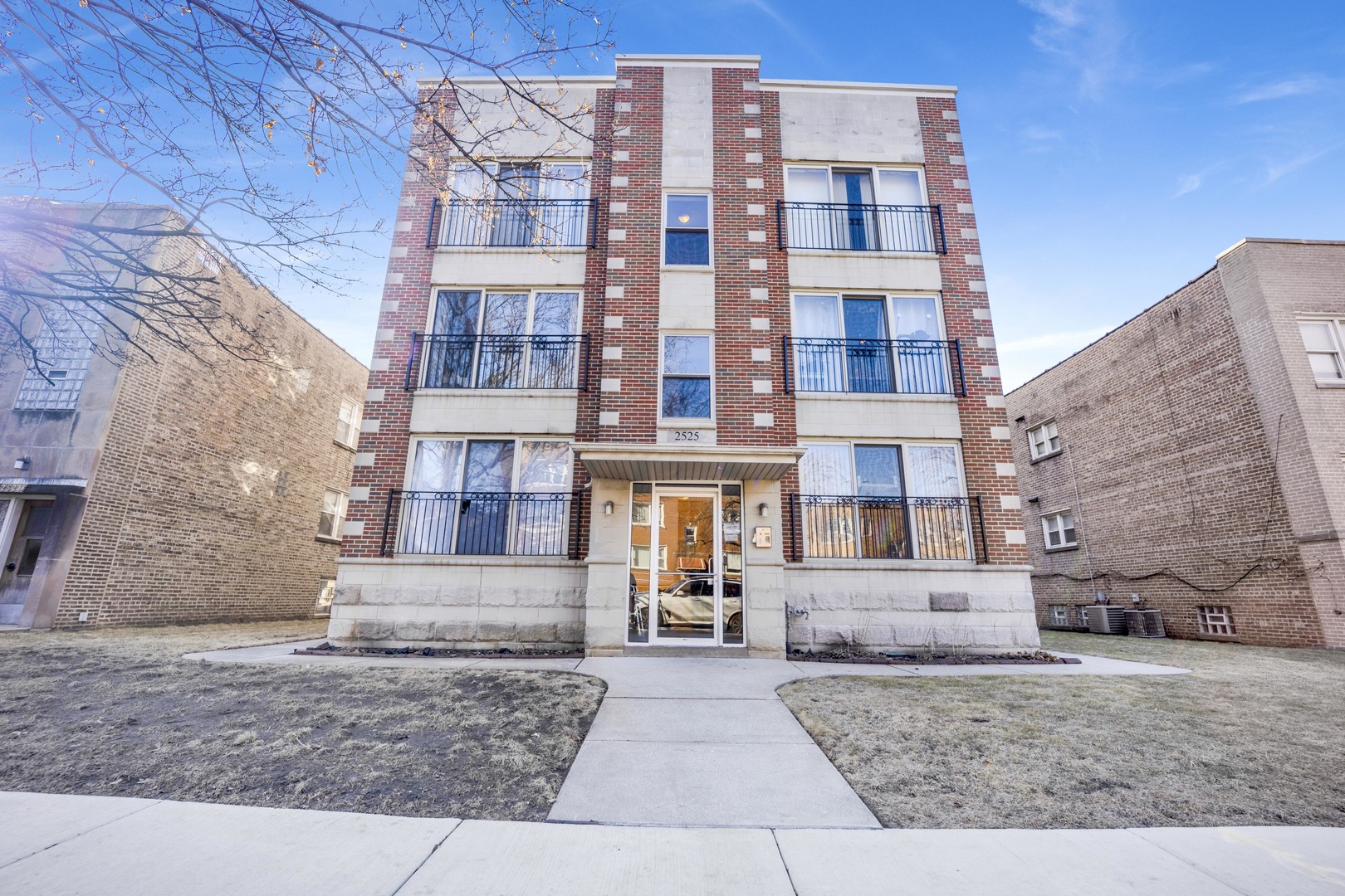2525 W FARRAGUT Avenue Unit: 3E