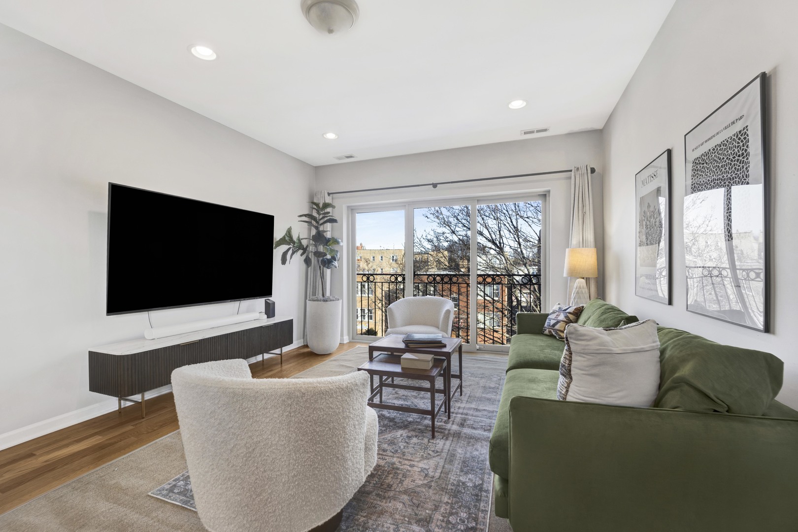 2525 W FARRAGUT Avenue Unit: 3E