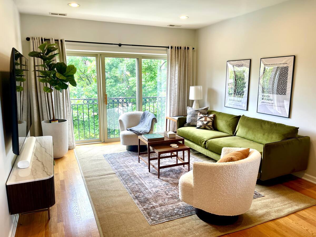 2525 W FARRAGUT Avenue Unit: 3E