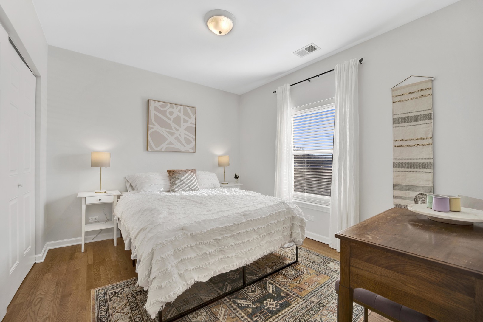 2525 W FARRAGUT Avenue Unit: 3E