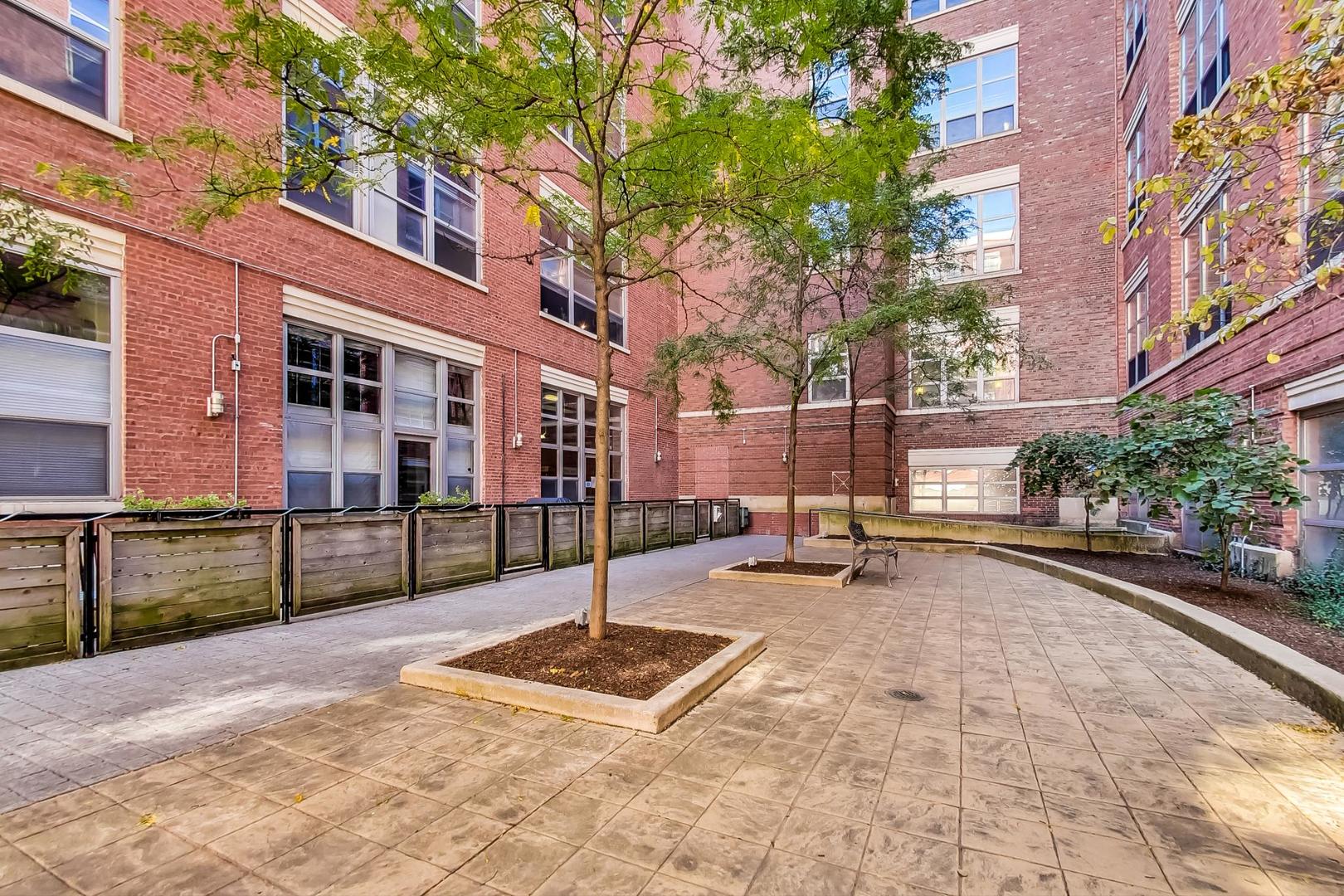 1735 N Paulina Street Unit: 606