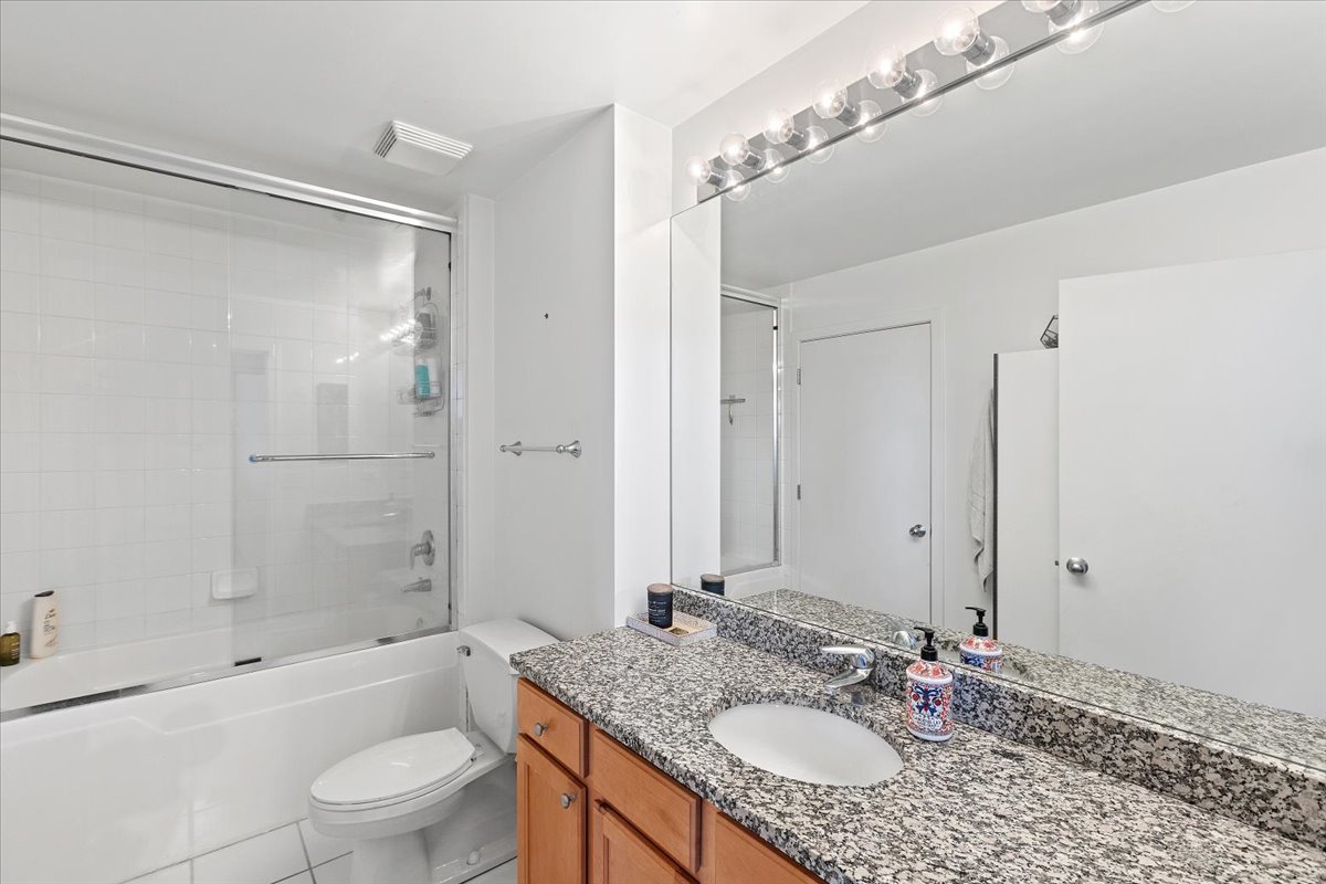 1735 N Paulina Street Unit: 606