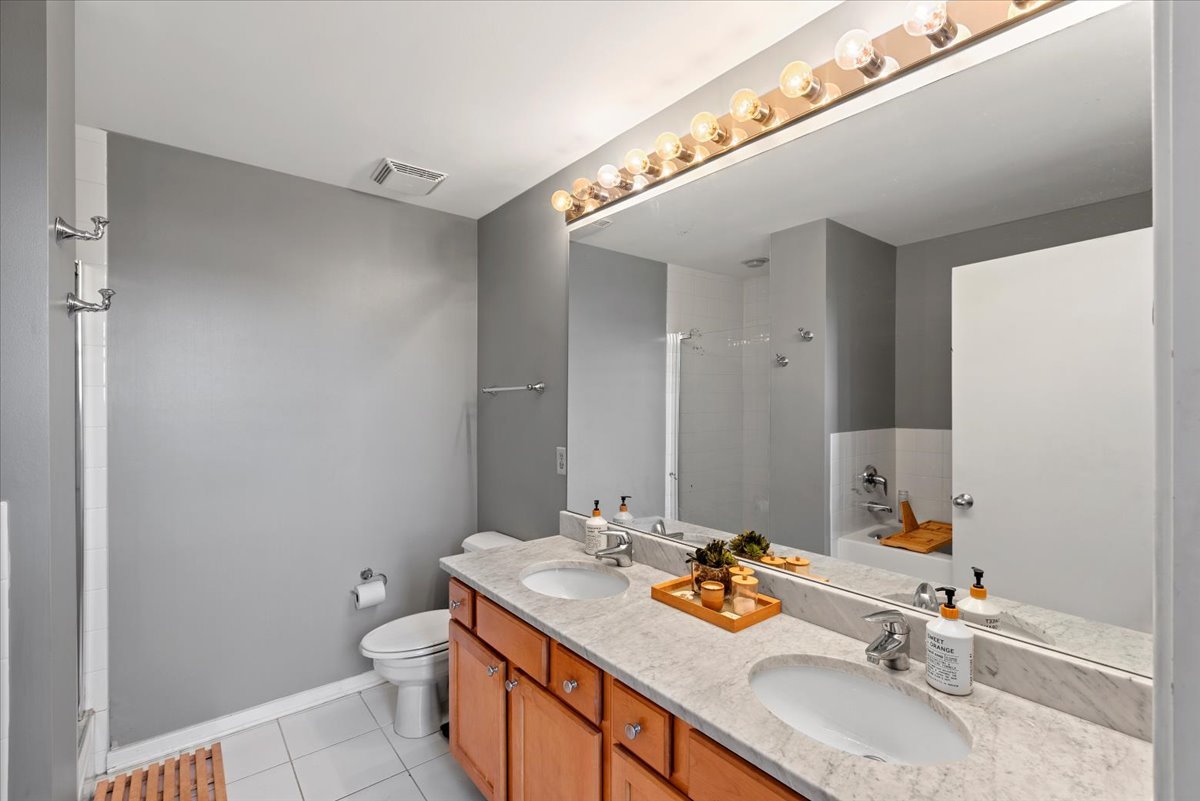 1735 N Paulina Street Unit: 606