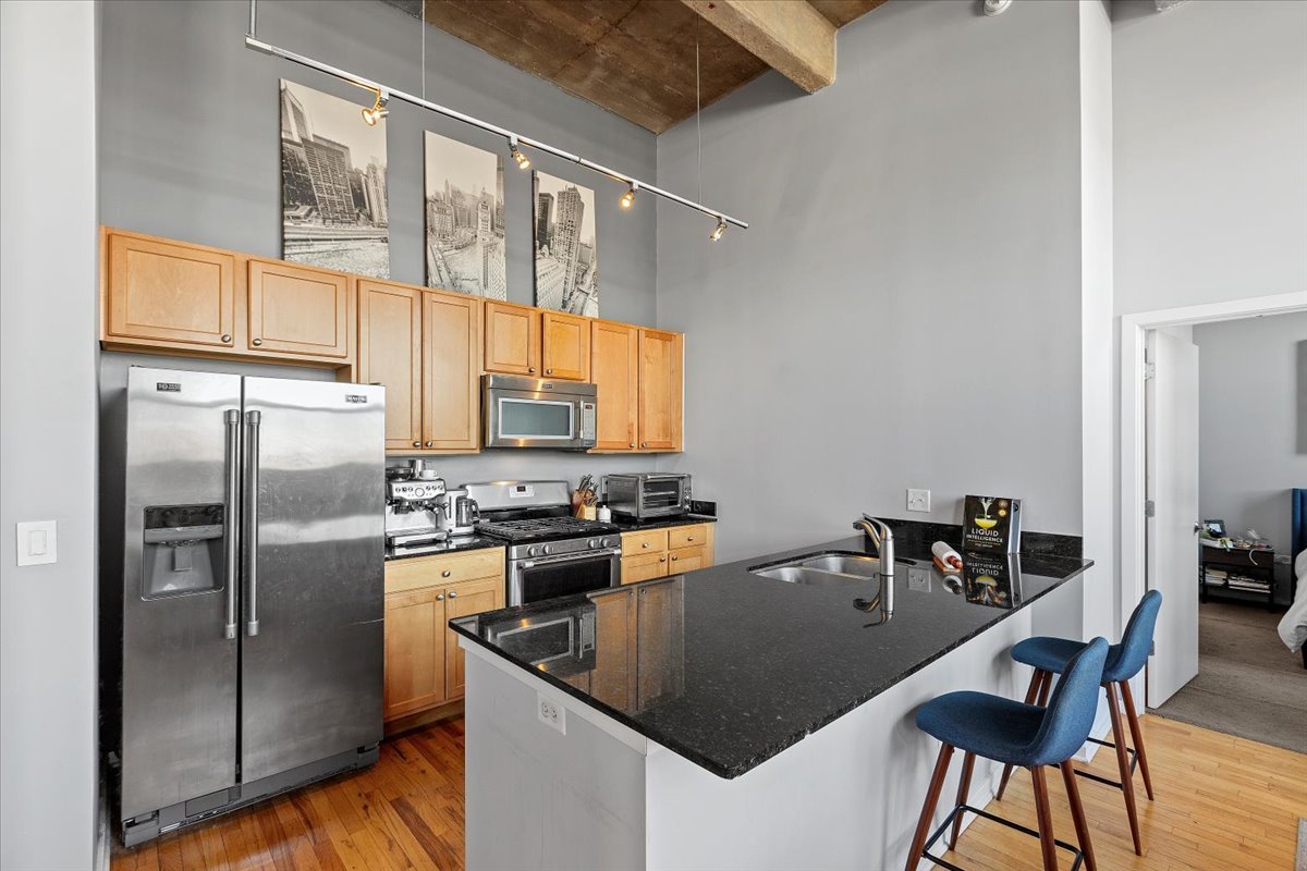 1735 N Paulina Street Unit: 606