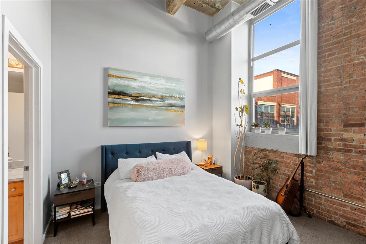 1735 N Paulina Street Unit: 606