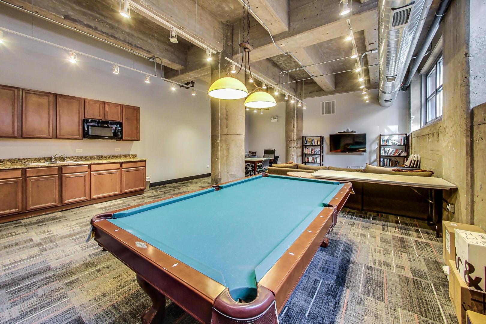 1735 N Paulina Street Unit: 606