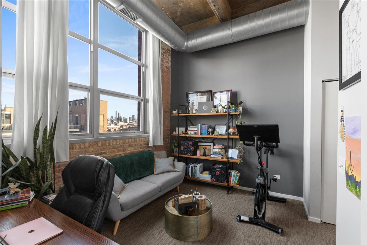 1735 N Paulina Street Unit: 606