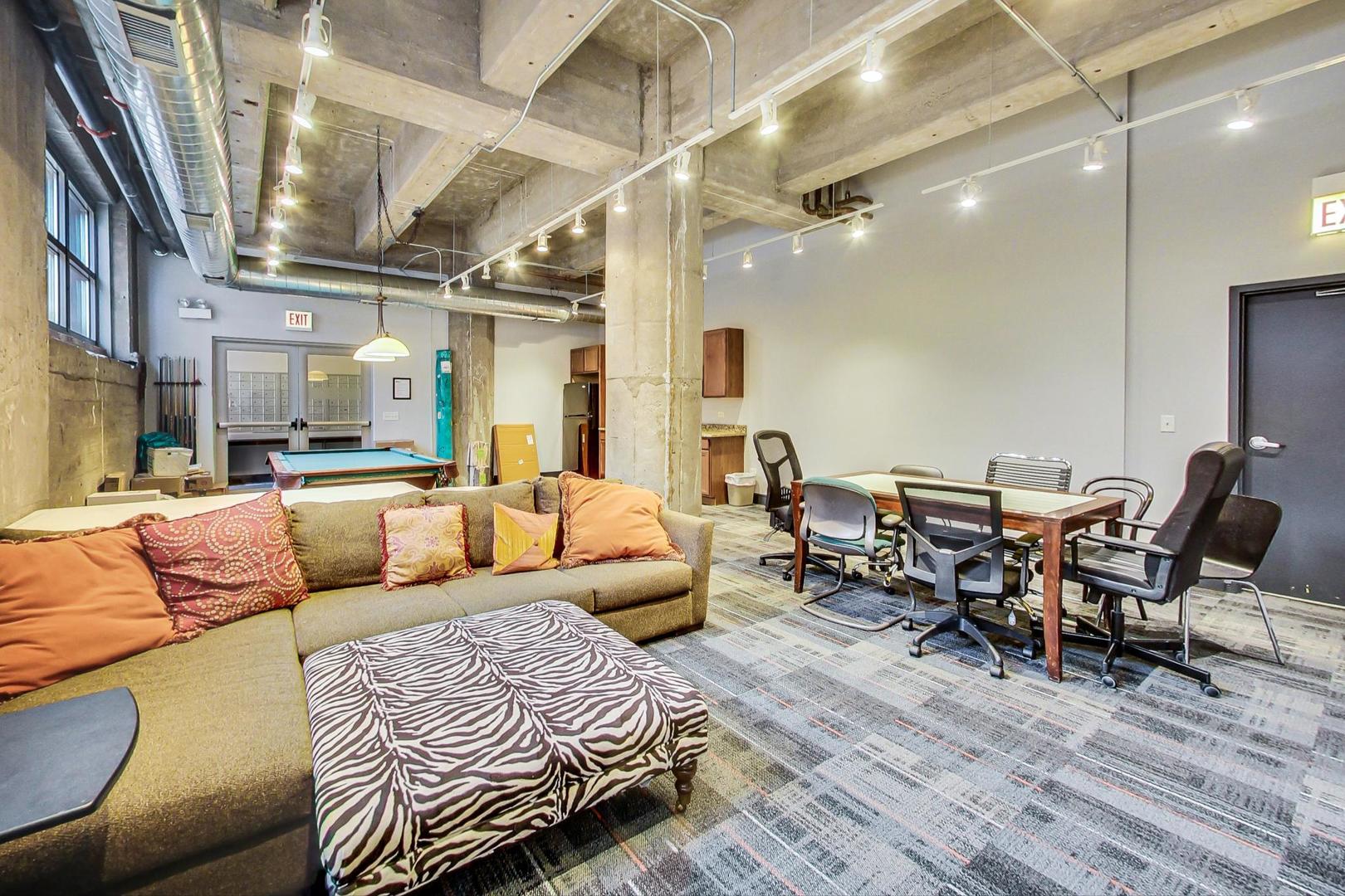 1735 N Paulina Street Unit: 606